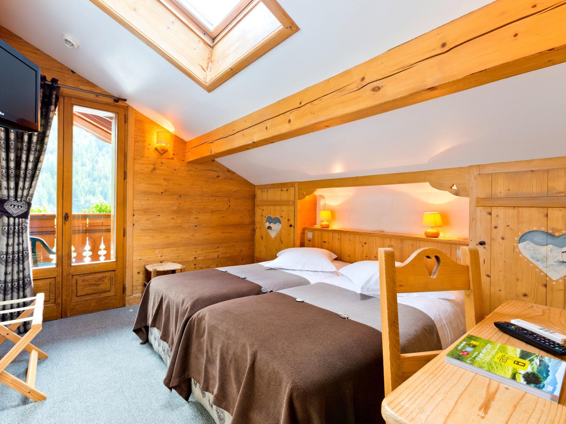 Logis La Croix-saint-maurice Hotel